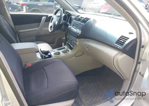 2012 Toyota Highlander Base V6 из США, поврежденный, VIN 5TDBK3EH8CS140401